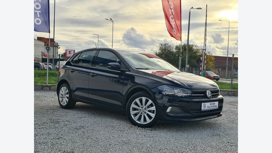 VOLKSWAGEN Polo -