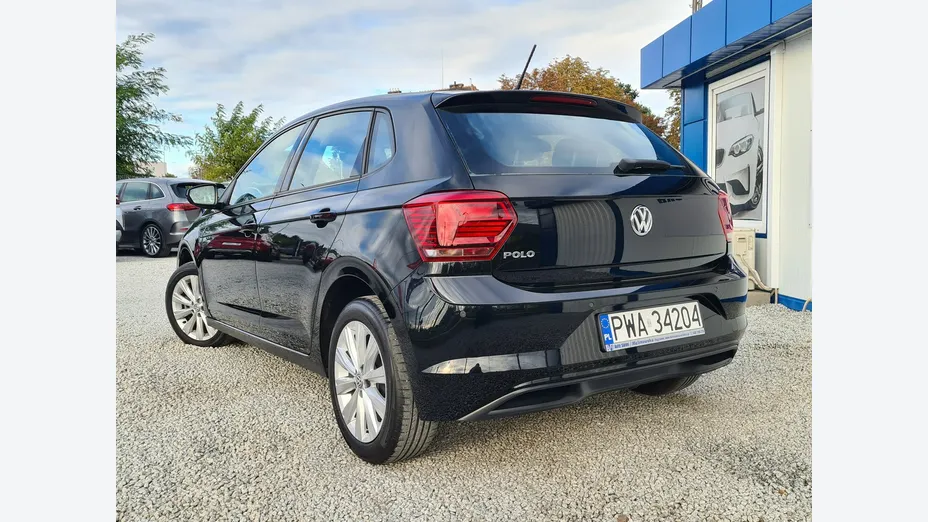 VOLKSWAGEN Polo -