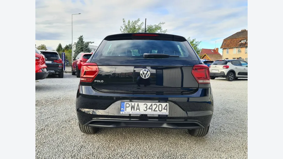VOLKSWAGEN Polo -