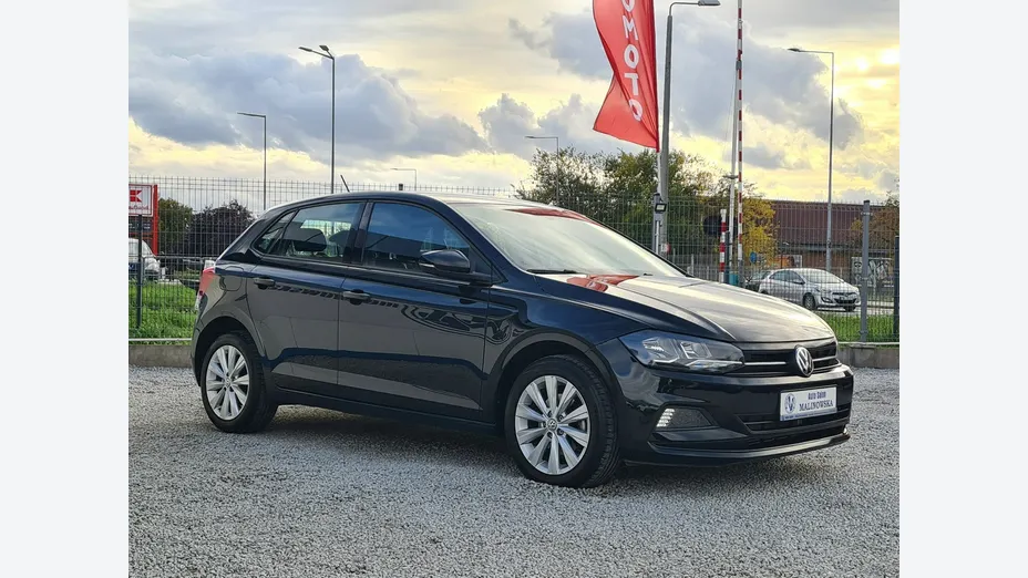 VOLKSWAGEN Polo -