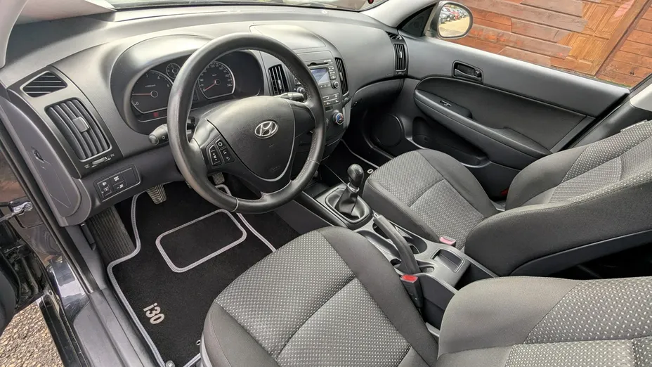 HYUNDAI i30 -