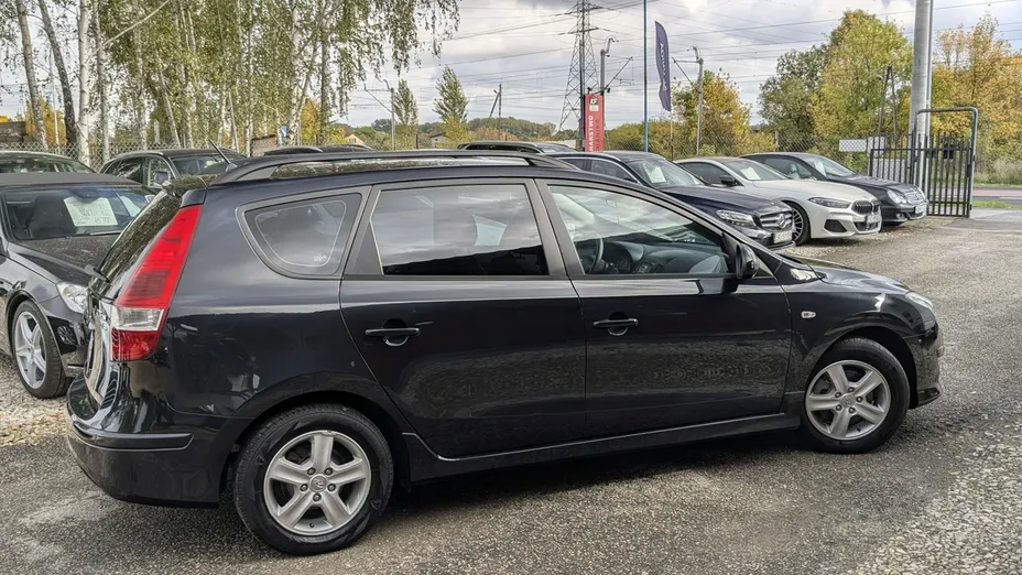 HYUNDAI i30 -