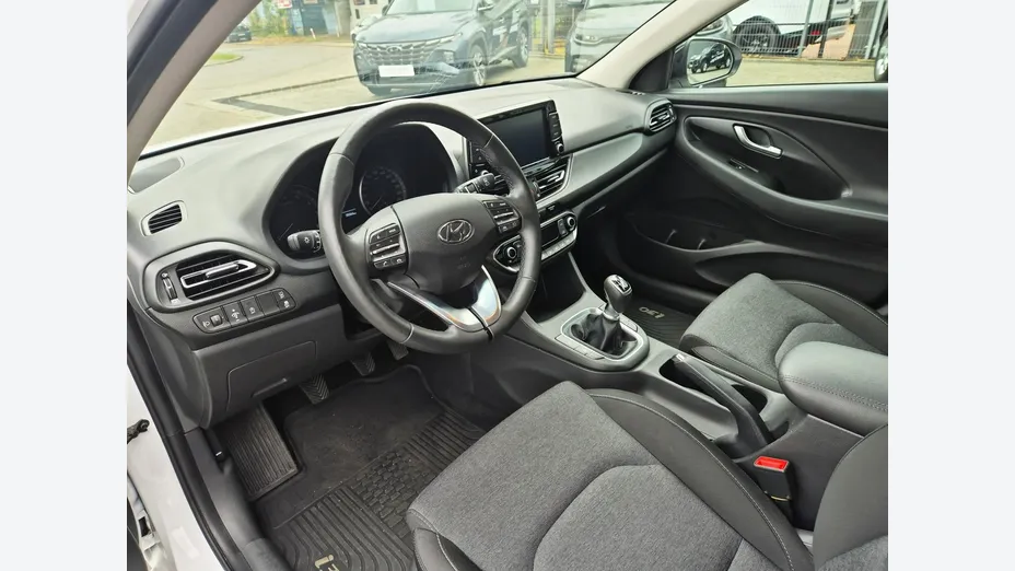 HYUNDAI i30 -