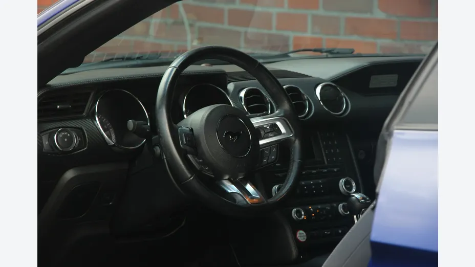 FORD Mustang -