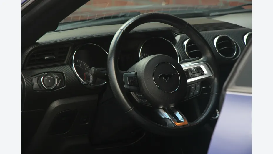 FORD Mustang -