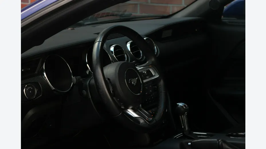 FORD Mustang -