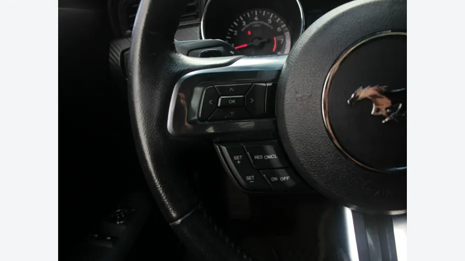 FORD Mustang -