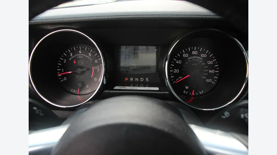 FORD Mustang -