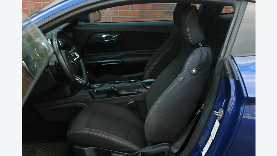 FORD Mustang -