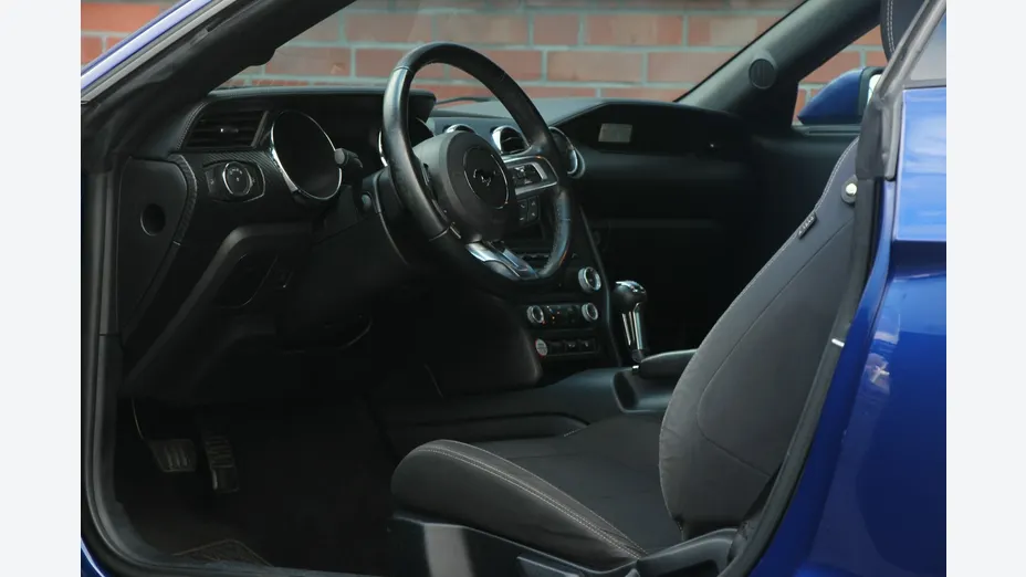 FORD Mustang -