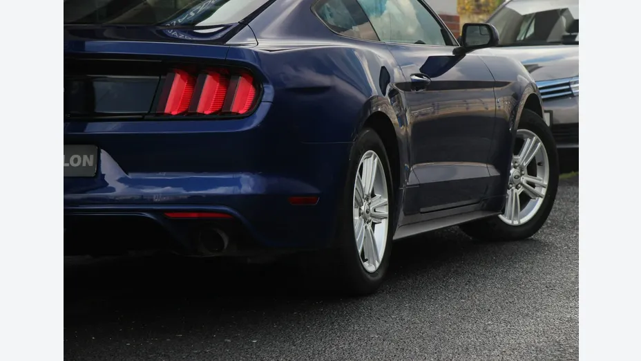FORD Mustang -