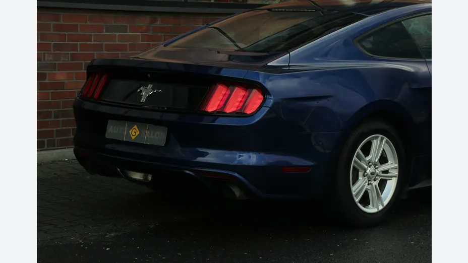 FORD Mustang -