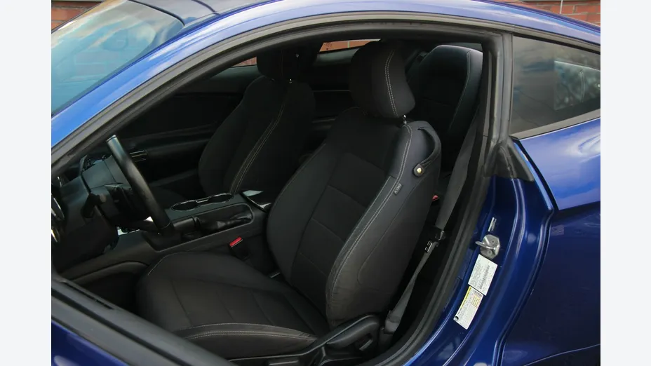FORD Mustang -