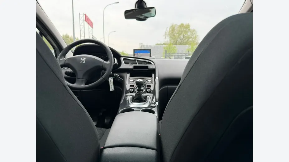 PEUGEOT 3008 -
