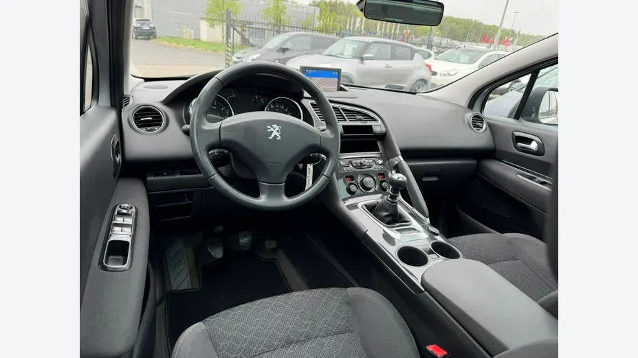 PEUGEOT 3008 -
