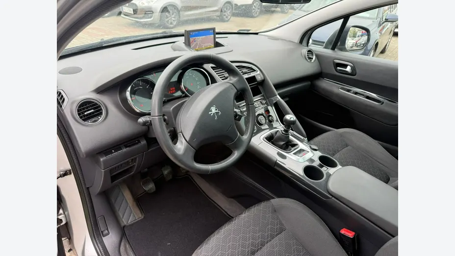 PEUGEOT 3008 -