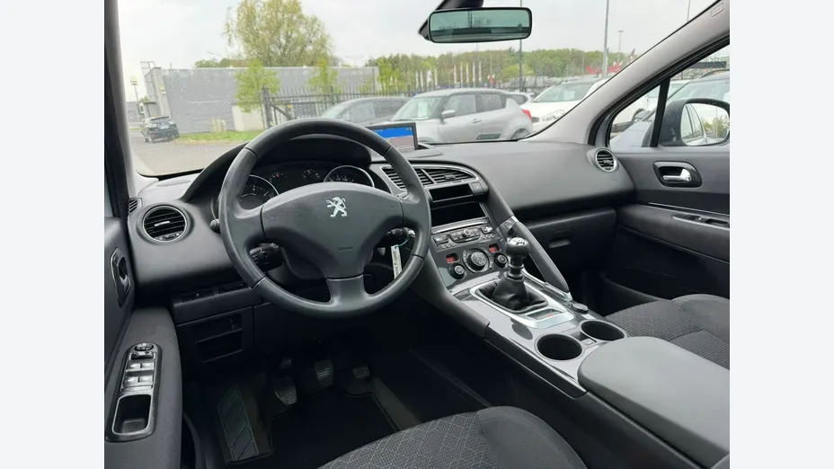 PEUGEOT 3008 -