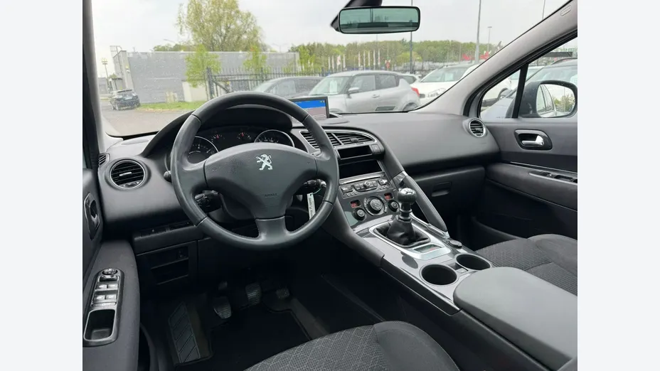 PEUGEOT 3008 -