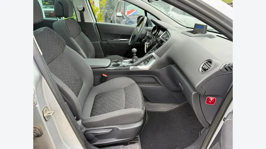 PEUGEOT 3008 -
