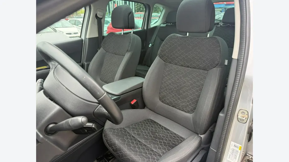 PEUGEOT 3008 -
