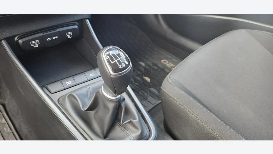 HYUNDAI i20 -