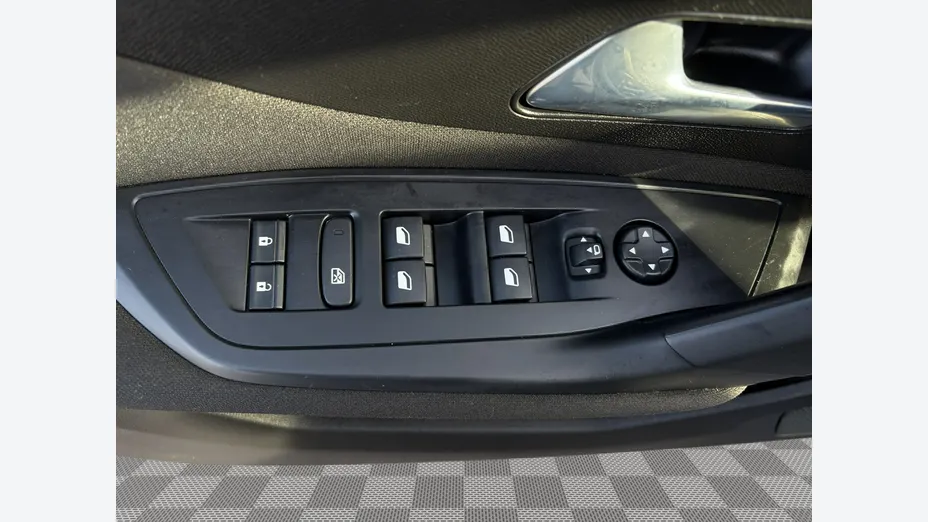 PEUGEOT 308 -