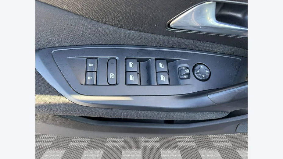 PEUGEOT 308 -