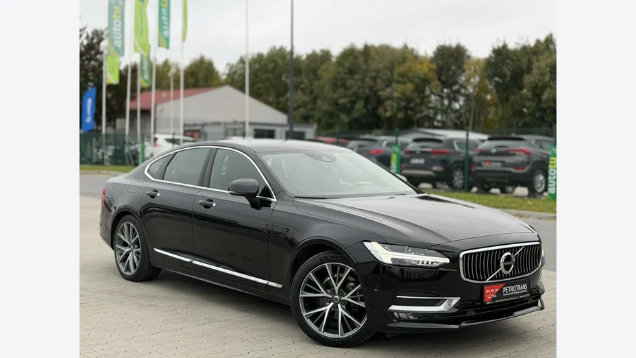VOLVO S90 -