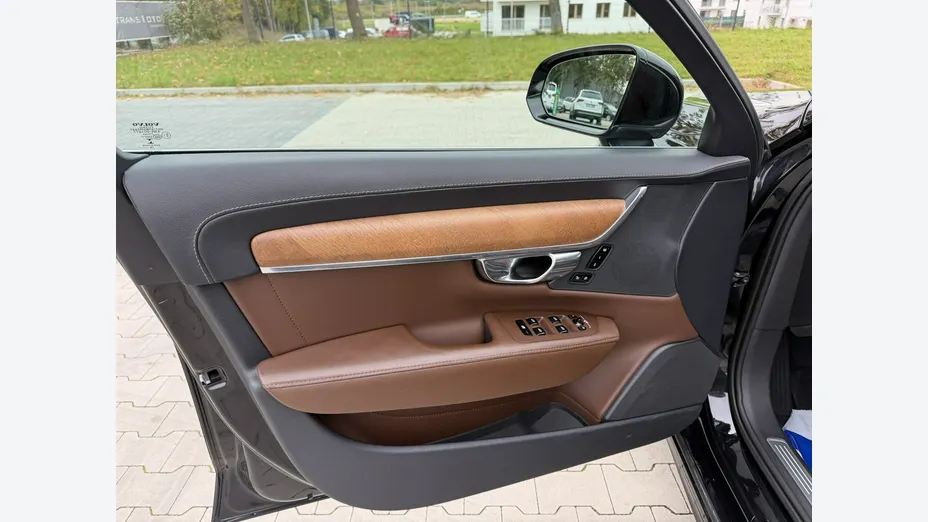 VOLVO S90 -