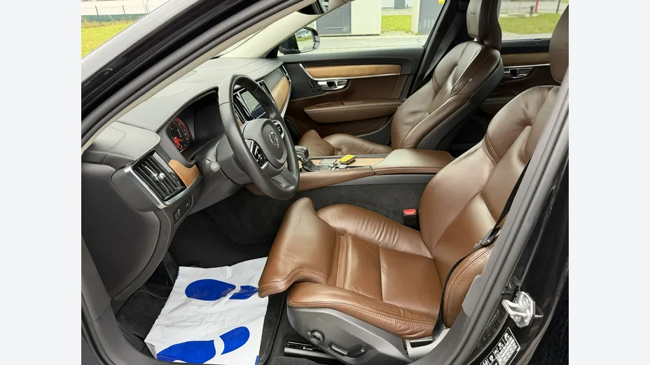 VOLVO S90 -