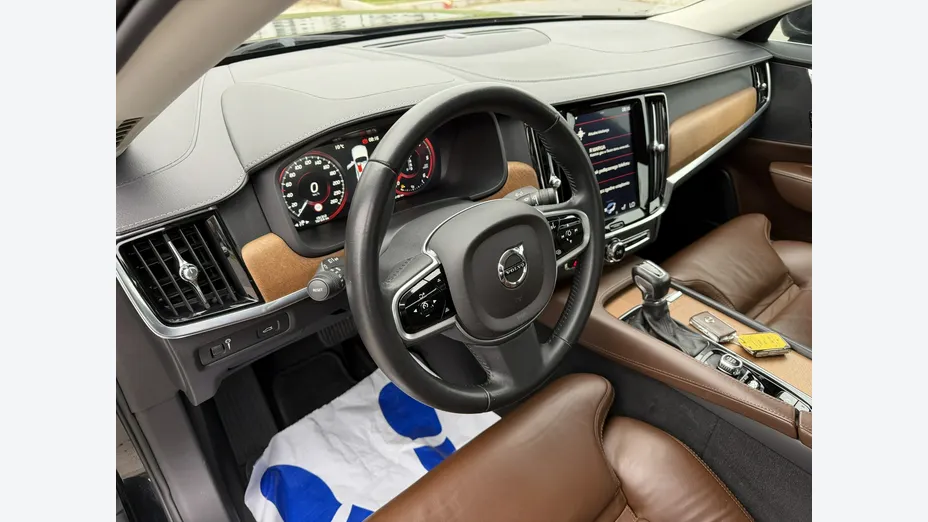 VOLVO S90 -