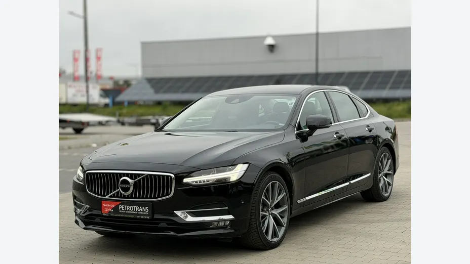 VOLVO S90 -