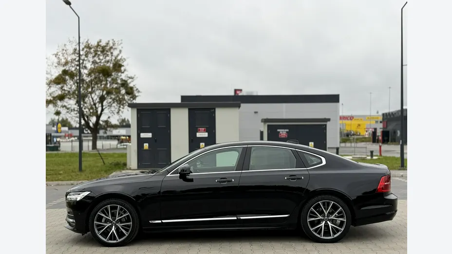 VOLVO S90 -