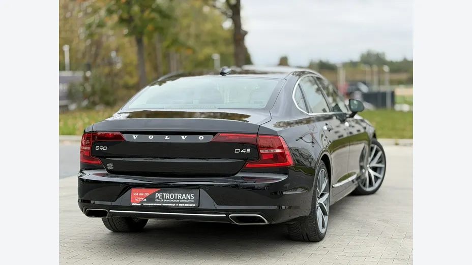 VOLVO S90 -