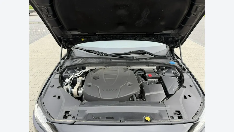 VOLVO S90 -