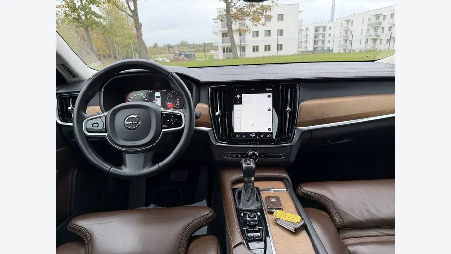 VOLVO S90 -