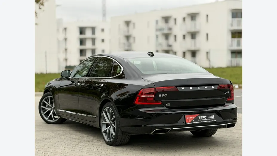VOLVO S90 -