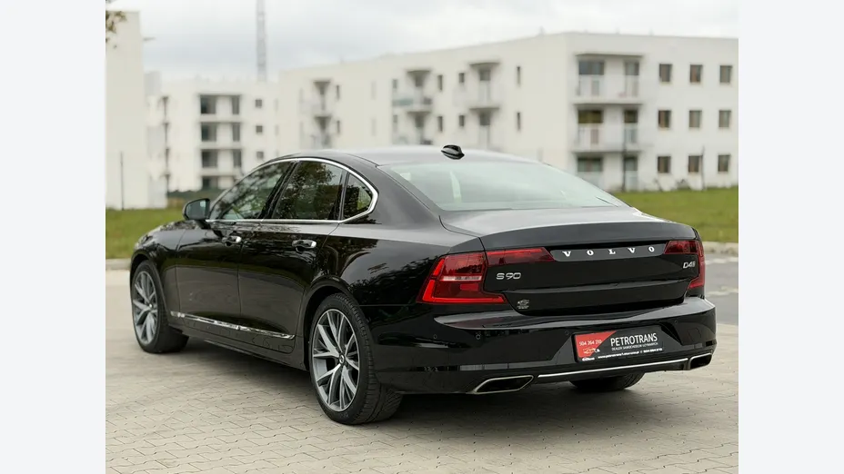 VOLVO S90 -