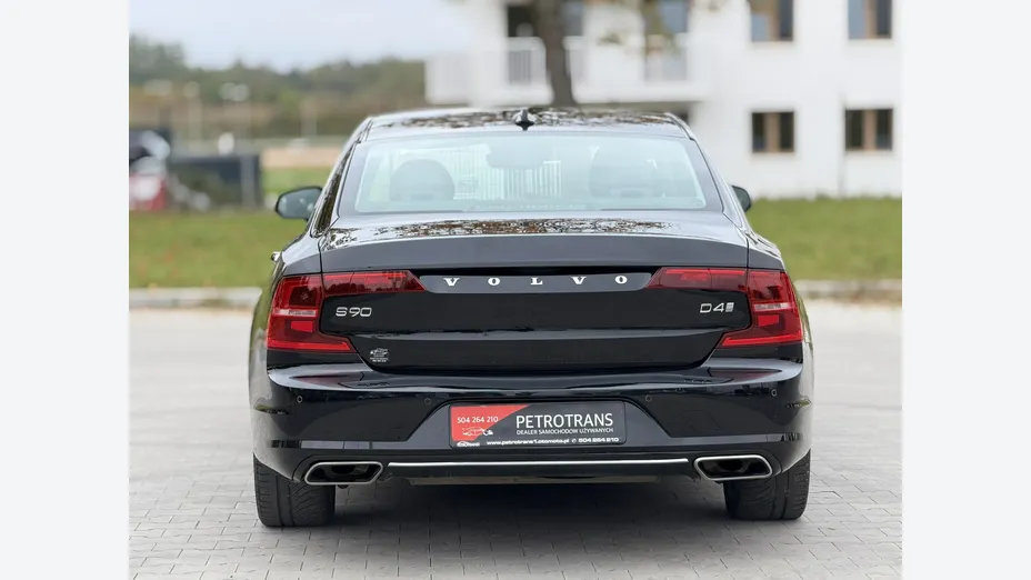 VOLVO S90 -