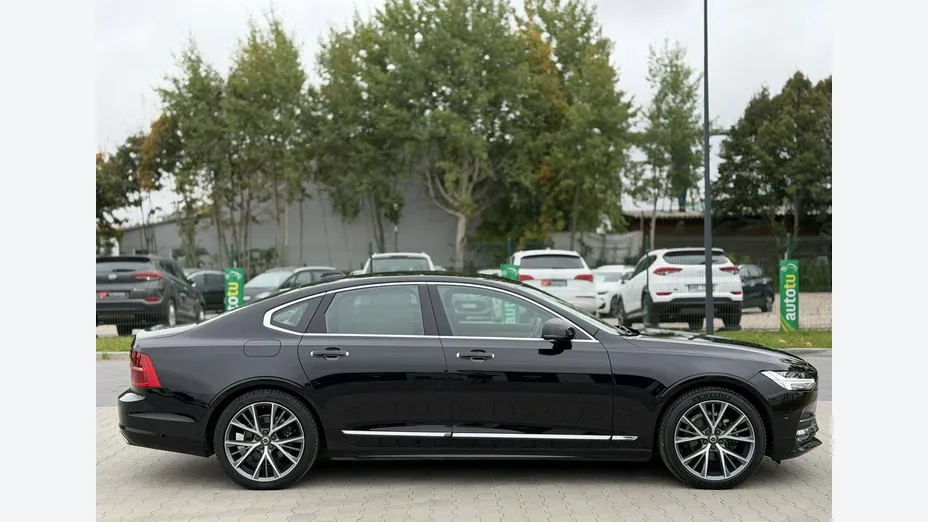 VOLVO S90 -