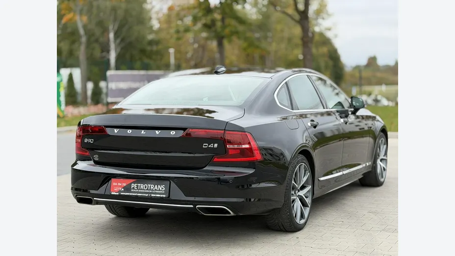 VOLVO S90 -