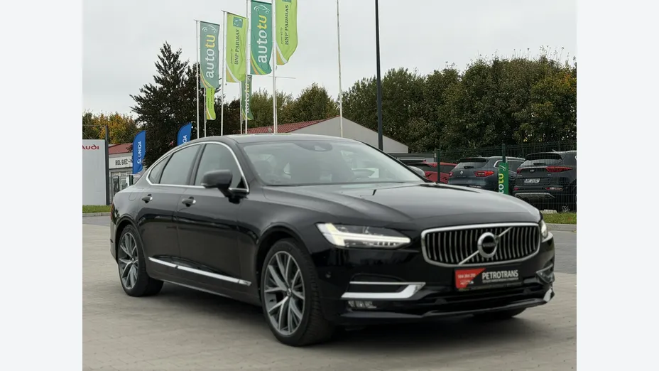 VOLVO S90 -
