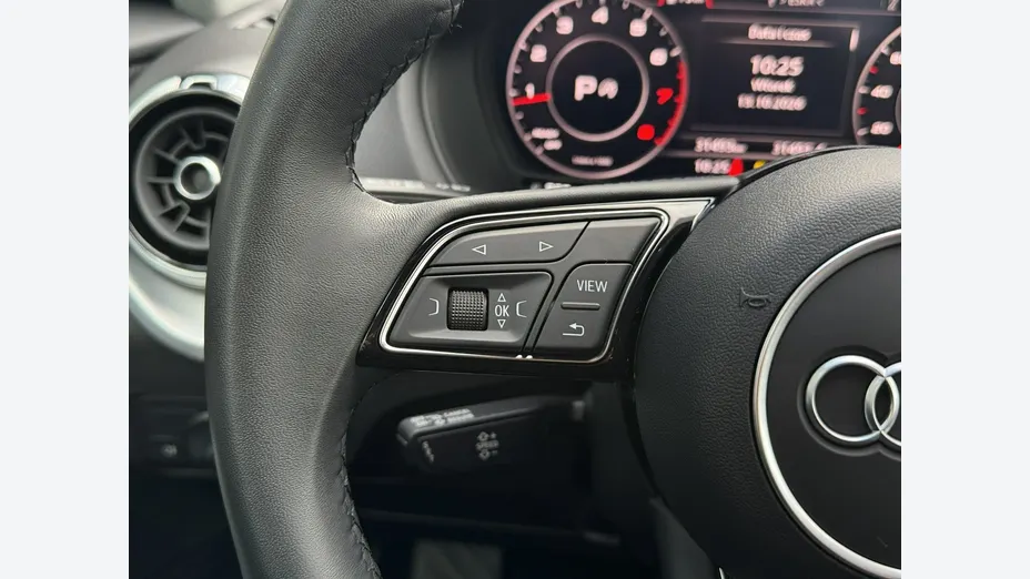 AUDI Q2 -