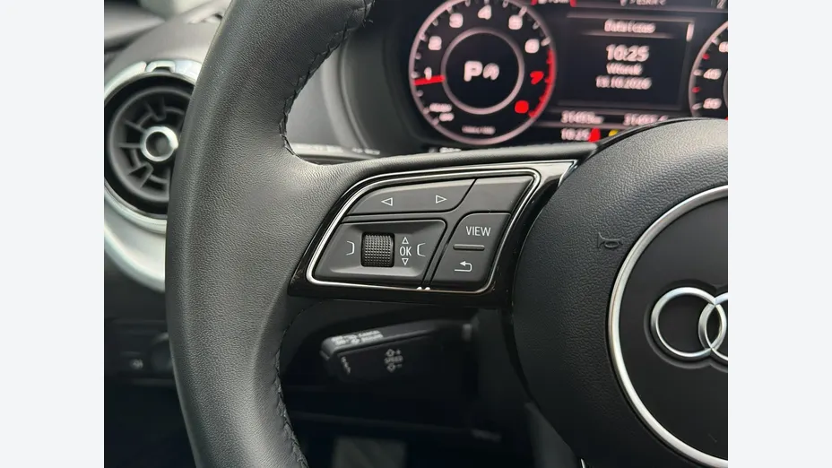 AUDI Q2 -
