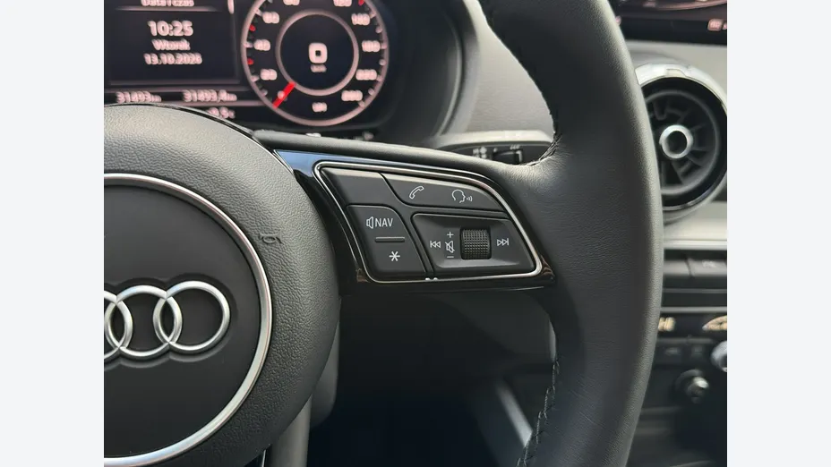 AUDI Q2 -