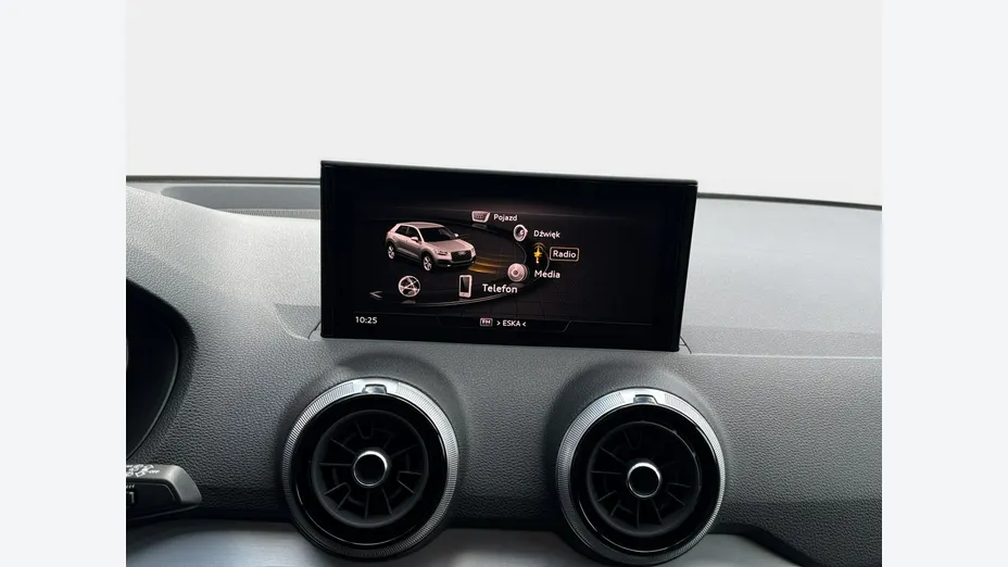 AUDI Q2 -