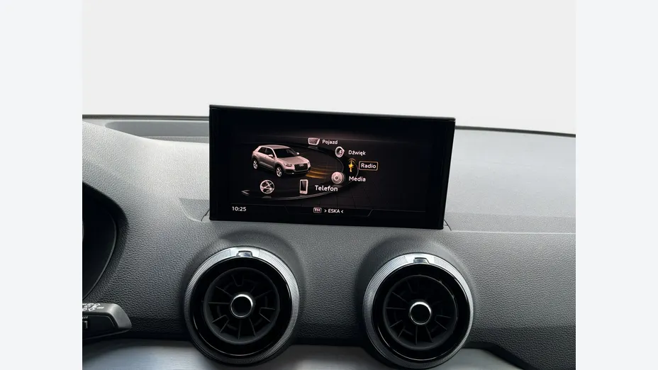 AUDI Q2 -