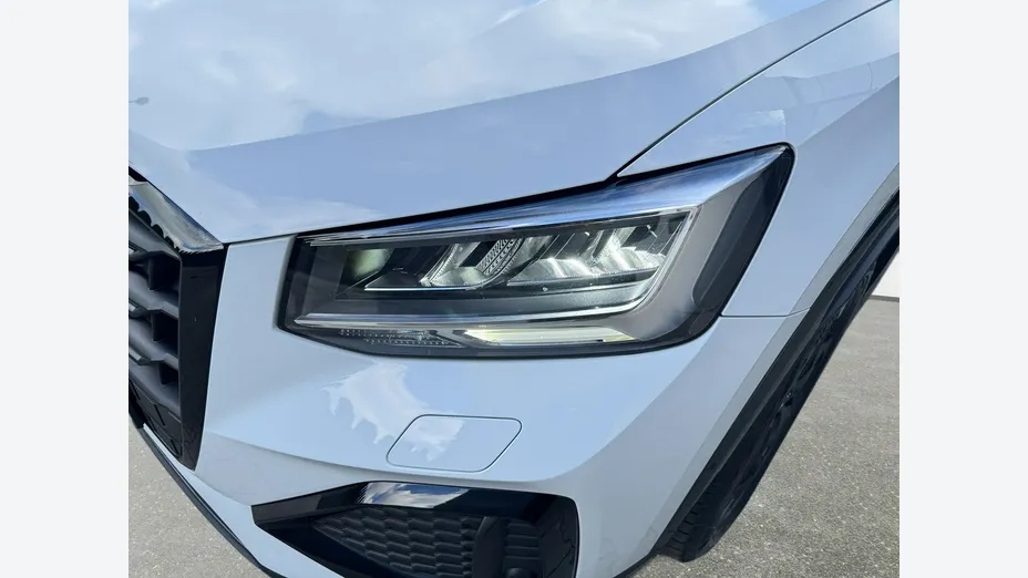 AUDI Q2 -