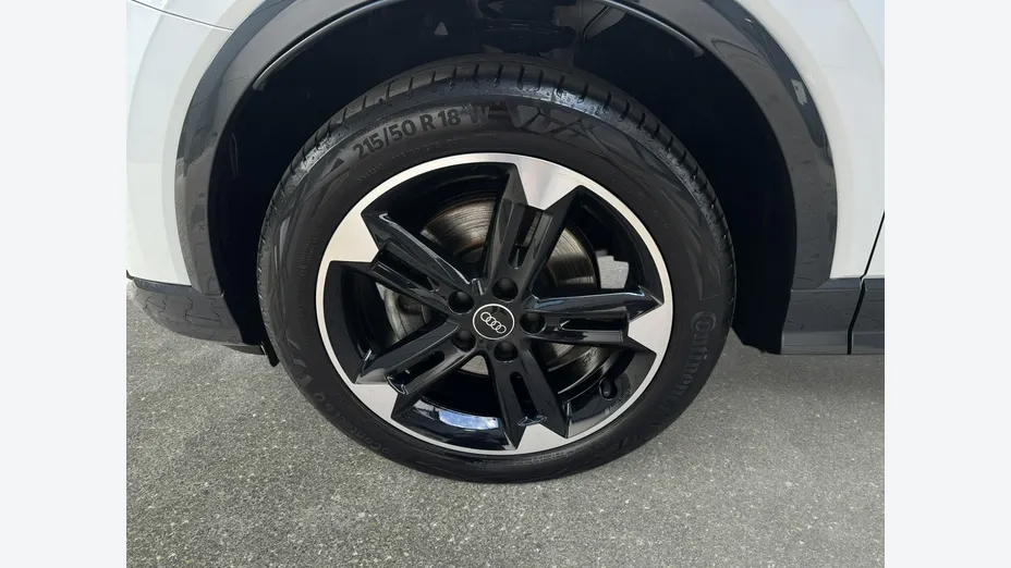 AUDI Q2 -