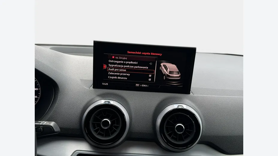 AUDI Q2 -